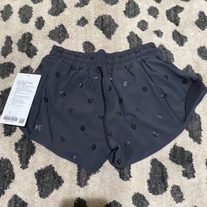 RARE 🍋 LULULEMON HOTTY HOT LOGO 2.5” - SIZE 4